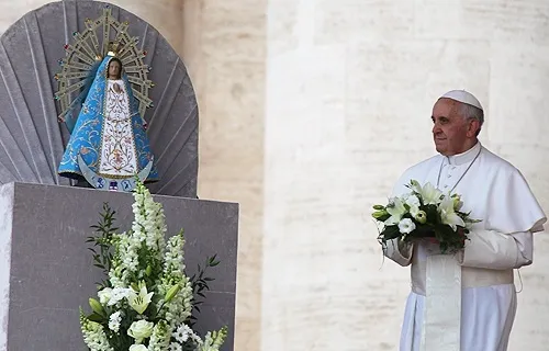Pope Francis lays flowers at the foot of the statue of Our Lady of Lujan on May 8, 2013. Credit: Stephen Driscoll/CNA.