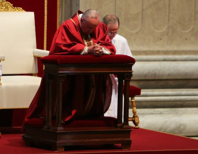 Pope Francis at Good Friday liturgy held at St. Peter's Basilica on April 3, 2015. Credit: Bohumil Petrek/CNA.