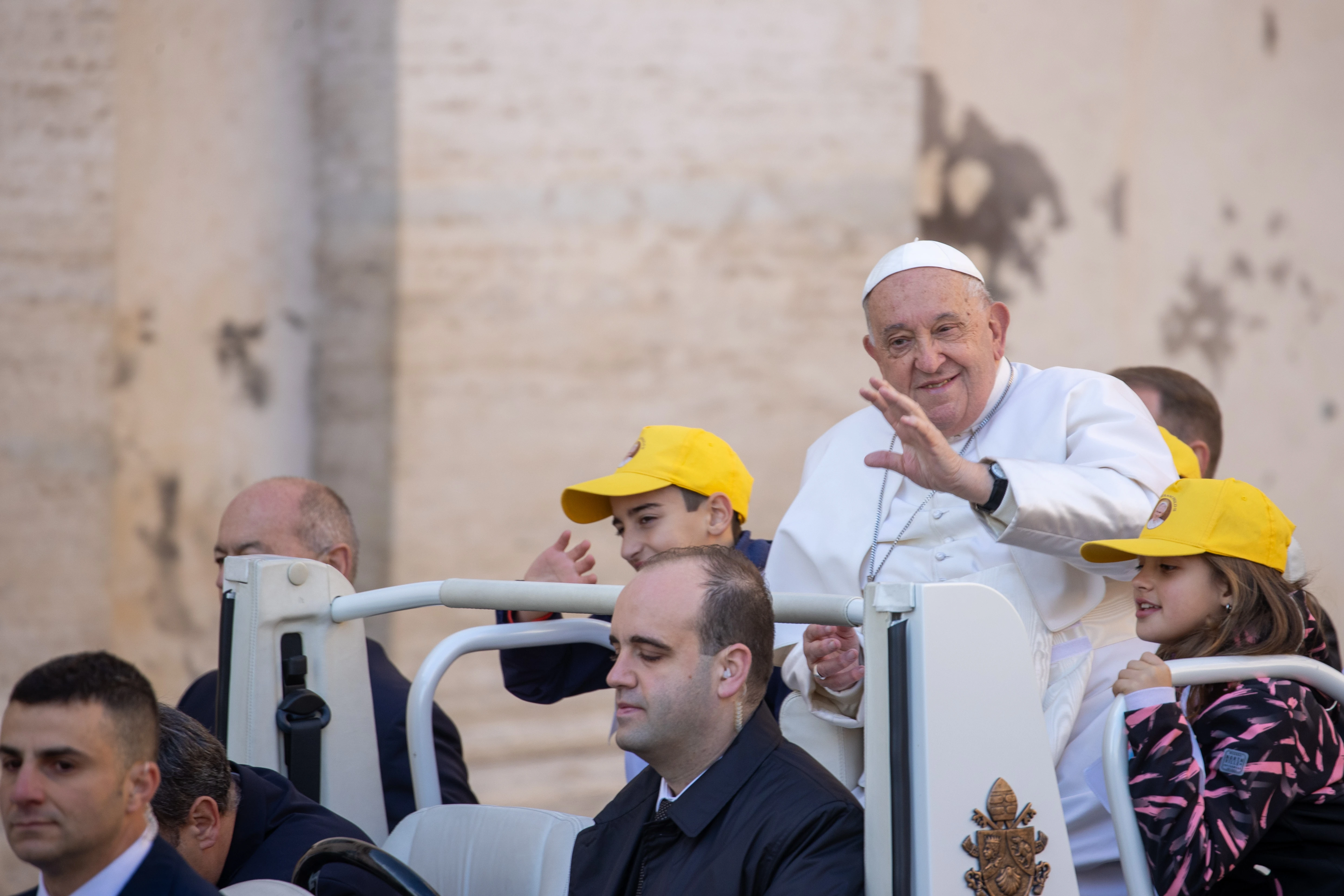 At general audience, Pope Francis pleads for Ukraine&#039;s children