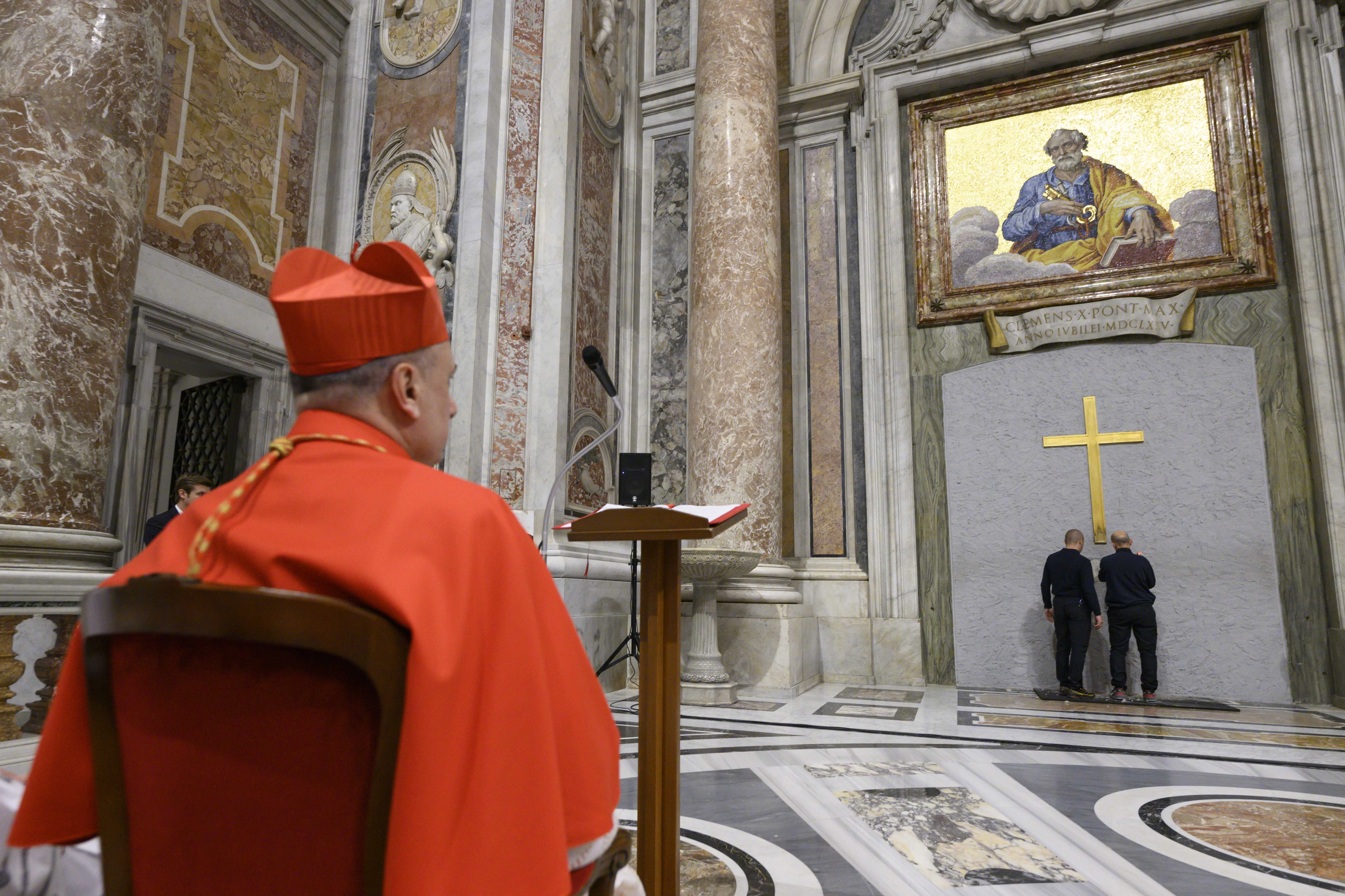 Traditional rite to demolish wall protecting Holy Door held at St. Peter’s Basilica