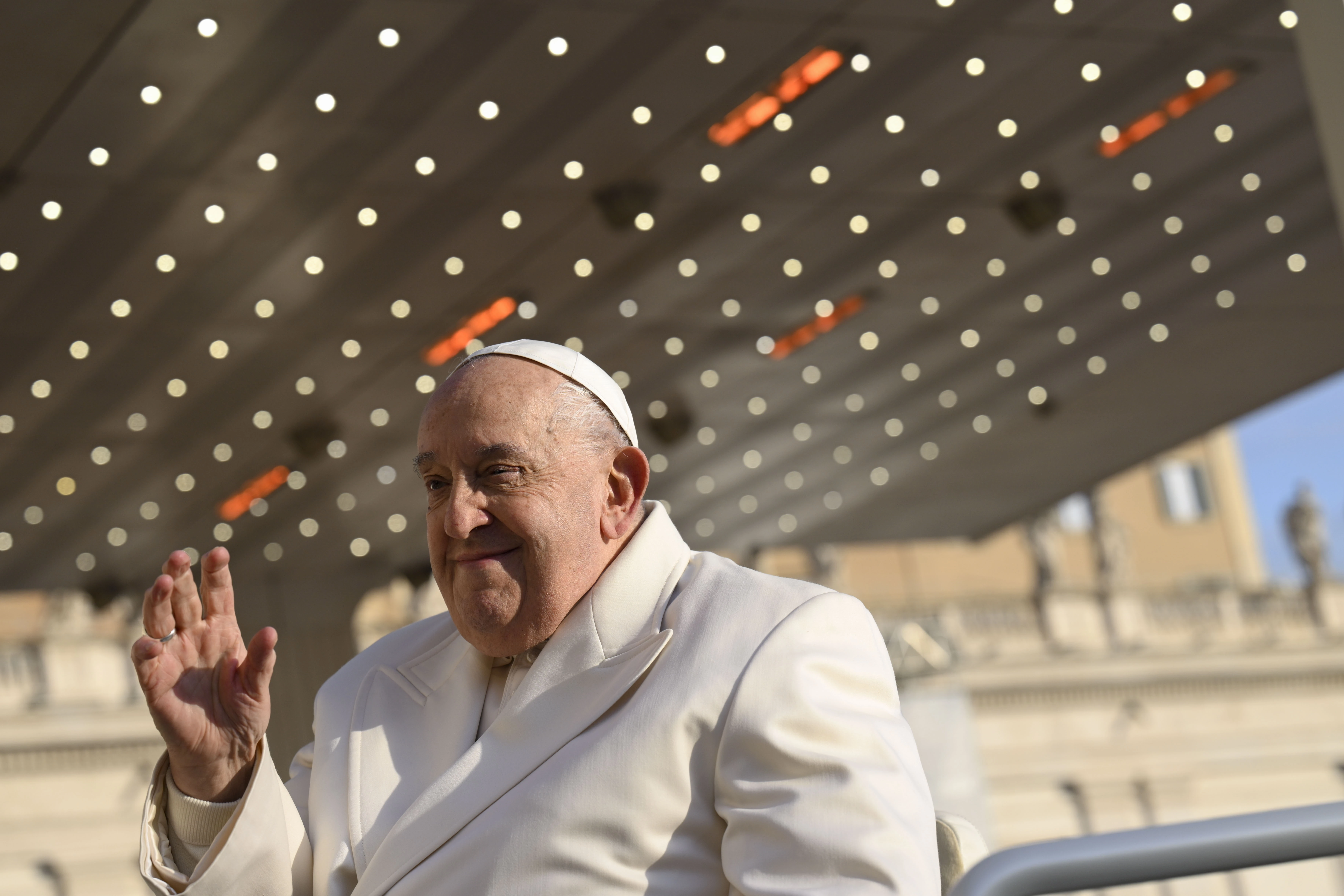 Pope Francis: Beauty urges us to take Christ out into the streets and bring him to people