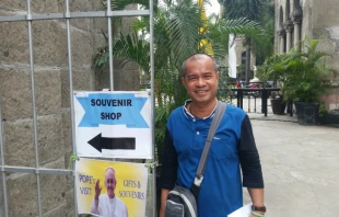 Fr. Marcello Pondoc outside Manila's cathedral, Jan. 15, 2015.   Elise Harris/CNA.