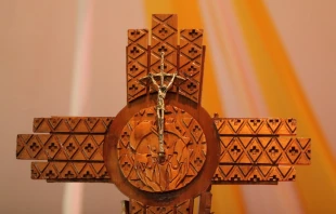 A crucifix during Pope Francis' meeting with religious and clergy at the athletic field at St. Mary's School in Nairobi, Kenya on November 26, 2015. /   Martha Calderon / CNA