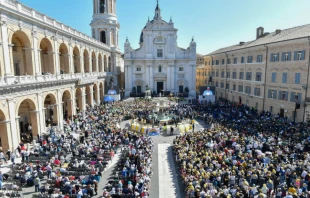 Pope Francis addresses pilgrims outside the Shrine of the Holy House of Loreto on March 25, 2019. Vatican Media/CNA.