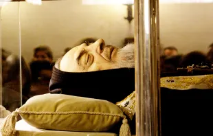 The body of St. Pio of Pietrelcina. Credit: patterned via Flickr (CC BY-NC-ND 2.0)