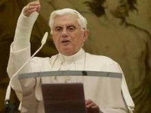 Pope Benedict gives his blessing at Castel Gandolfo