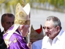 Pope Benedict XVI and Cuban President Raúl Castro (