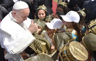 Pope Francis greets pilgrims in Cairo, Egypt, April 29, 2017.   L'Osservatore Romano.