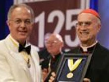 Cardinal Bertone receives the award from Supreme Knight Carl Anderson