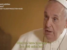 Screenshot documentary "Francesco" with original subtitles.