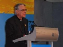 Fr. Federico Lombardi talks to members of the press at World Youth Day