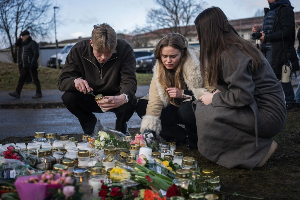 Pope Francis prays for victims, grieving families of tragic school shooting in Sweden