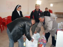 Sr. Merna overseeing distribution of aid to poor. (ACN file photo Sept. 2008) 