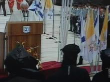 Pope Benedict delivers his speech at the Ben Gurion Airport