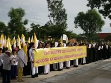 Some of the hundreds of thousands protesting in Dong Hoi. 