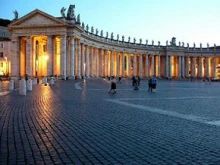 Bernini's Colonnade at night 