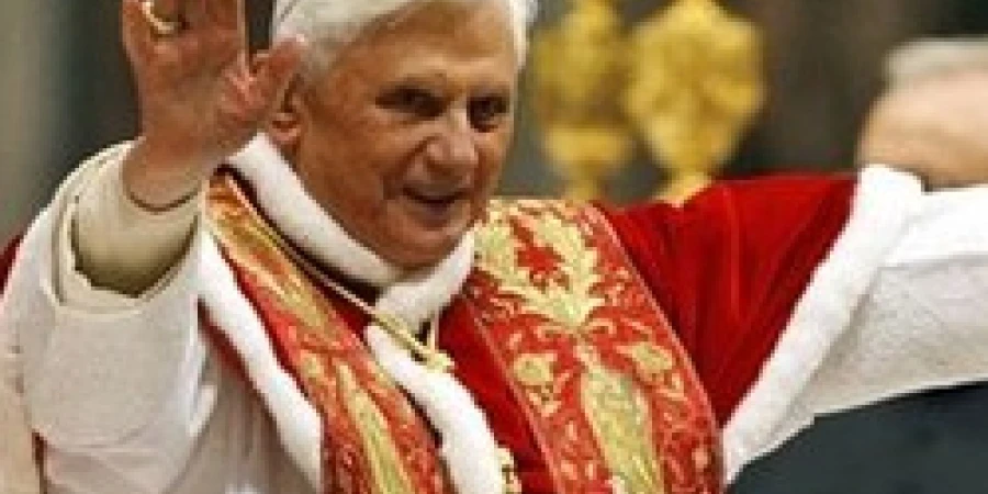 Pope Benedict explains veneration of images before heading to Holy Land ...