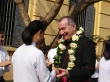 Archbishop Parolin is greeted by a Vietnamese student