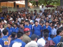 Pro-government forces rallying in Hanoi