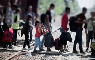 Refugees with children. Stock photo/Shutterstock 