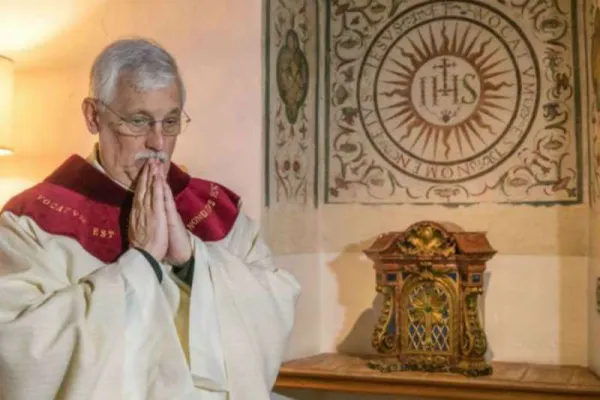 Fr. Arturo Sosa, Superior General of the Society of Jesus, prepares to say Mass at the Gesu in Rome, Oct. 15, 2016. . GC36 via Flickr.
