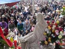 Thousands of Catholics crowd the former Vatican embassy's garden in protest , Source: VietCatholic News