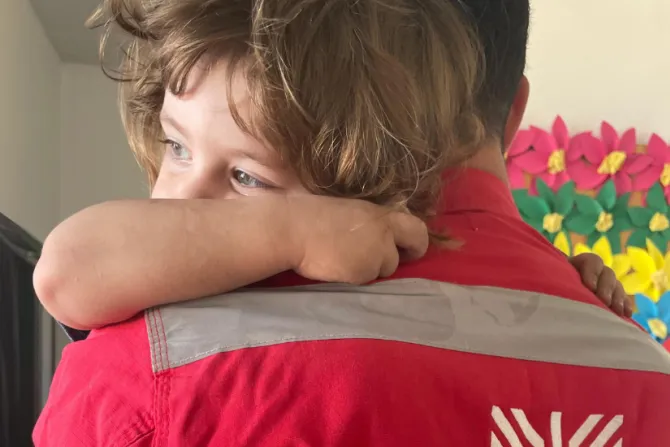 A child clings to a Caritas Lebanon aid worker. An ongoing military escalation between Hezbollah and Israel has resulted in a massive displacement crisis. The situation is dire, affecting many regions in Lebanon.