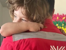 A child clings to a Caritas Lebanon aid worker. An ongoing military escalation between Hezbollah and Israel has resulted in a massive displacement crisis. The situation is dire, affecting many regions in Lebanon.