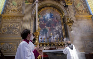 Prayer for Mary in St. Peter's Basilica on May 11, 2022 Daniel Ibanez/CNA