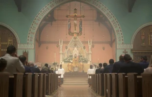 Holy Mass at Mount Calvary Catholic Church in Baltimore. The pastor, Father Albert Scharbach, told CNA that “families need to be fed spiritually; that’s the priority.” Credit: Photo courtesy of Mount Calvary Catholic Church