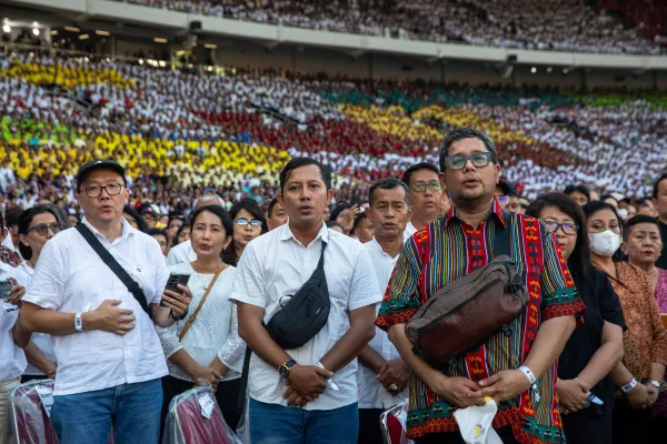 Sudionici bogoslužju na papinskoj misi na stadionu Gelora Bung Karno u Jakarti u četvrtak, 5. rujna 2024. Zasluge: Daniel Ibáñez/CNA