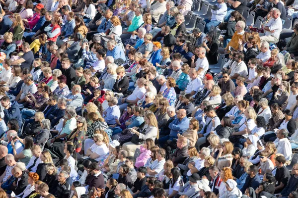 Thousands of faithful participate in Mass with Pope Francis to open the second assembly of the Synod on Synodality on Oct. 2, 2024, in St. Peter’s Square. Credit: Daniel Ibañez/CNA