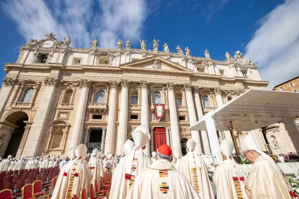 More than 400 priests, bishops, and cardinals concelebrate a Mass with Pope Francis to open the second assembly of the Synod on Synodality on Oct. 2, 2024, in St. Peter’s Square. Credit: Daniel Ibañez/CNA