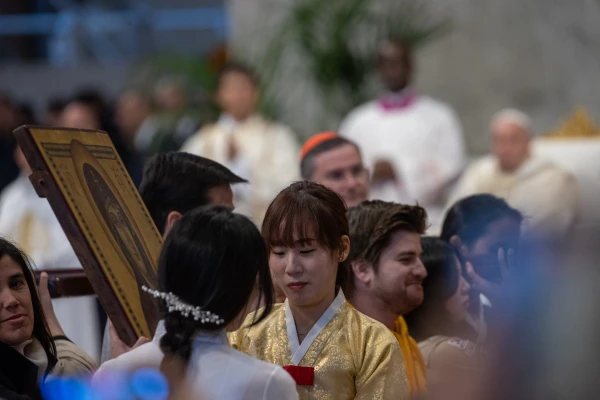 Young Catholics from South Korea participate in the symbolic handover of the Marian icon during the holy Mass for the solemnity of Christ the King, presided over by Pope Francis in St. Peter’s Basilica on Nov. 24, 2024, as part of the preparations for World Youth Day 2027 in Seoul. Credit: Daniel Ibáñez/CNA