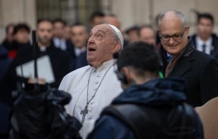 Pope Francis gazes up at the bronze statue of Mary atop the 39.4-foot column at Rome’s Spanish Steps, Dec. 8, 2024. Credit: Daniel Ibáñez/CNA