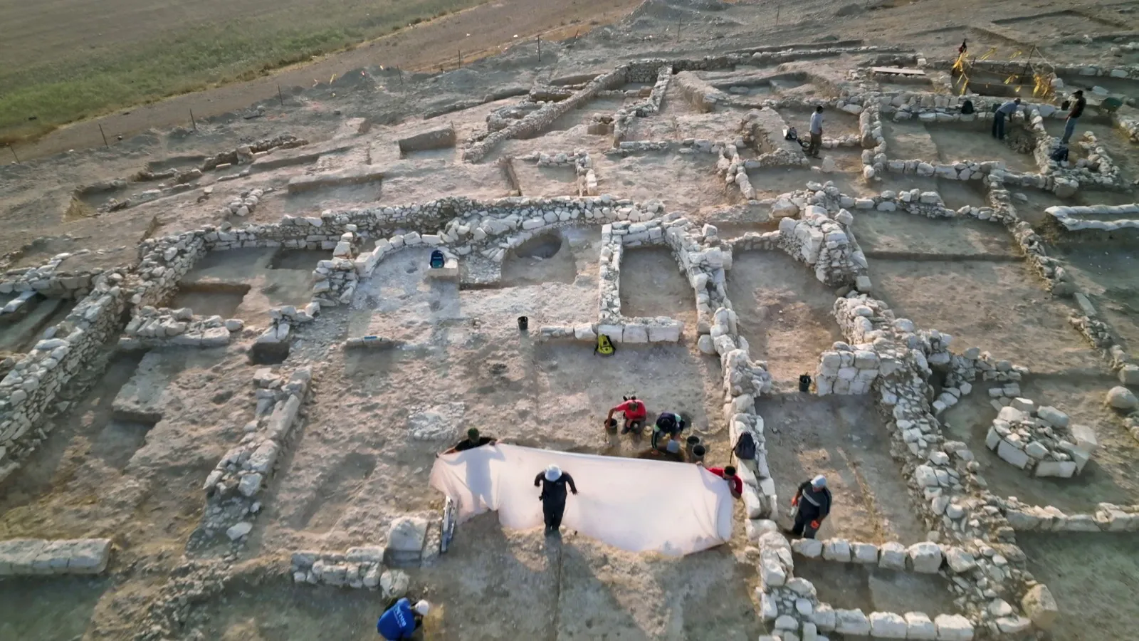 Israel Antiquities Authority excavation in Rahat (aerial view), May 2024.?w=200&h=150