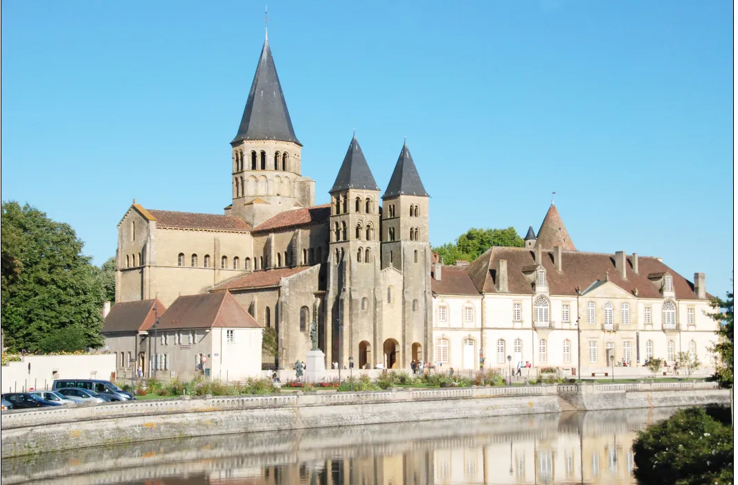 Roman Basilica of the Sacred Heart of Paray-le-Monial and cloister. View from the Bourbince River, 2023.?w=200&h=150