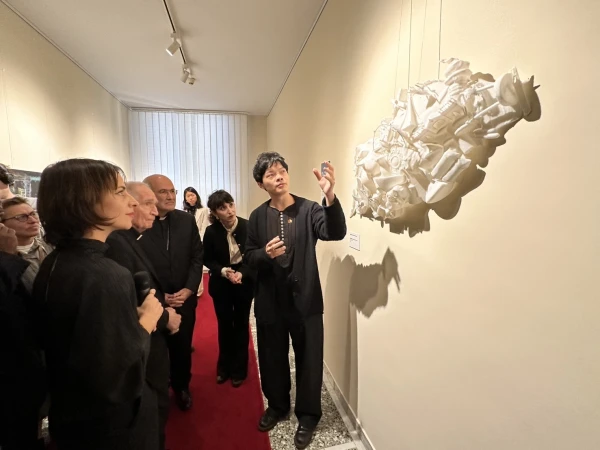 An artist from Taiwan explains how this 3D printed artwork is a human-AI collaboration at the Republic of China’s Embassy to the Holy See on Monday, Nov. 11, 2024, at the Vatican. Credit: Embassy of the Republic of China to the Holy See