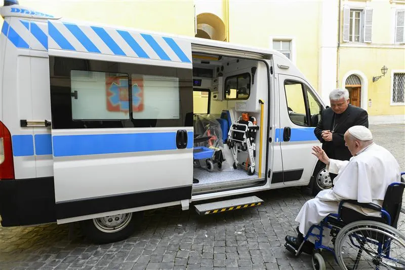 Pope Francis blesses the ambulance that he donated in June 2024 to to treat the wounded in Ukraine’s Ternopil region.?w=200&h=150