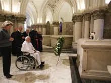 Pope Francis prays at the tomb of Belgian king who chose to abdicate rather than sign an abortion law. Sept. 28, 2024.