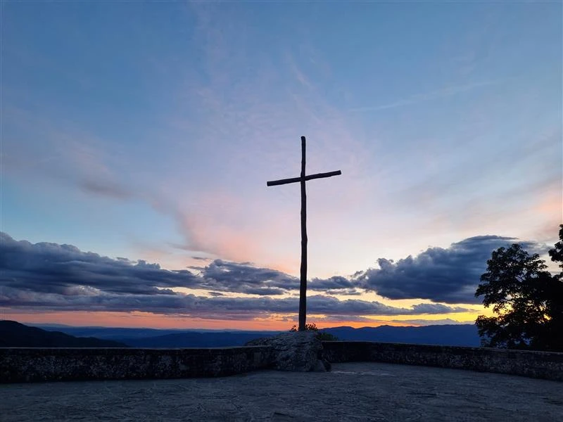 Cross overlooking the Casentino Valley.?w=200&h=150