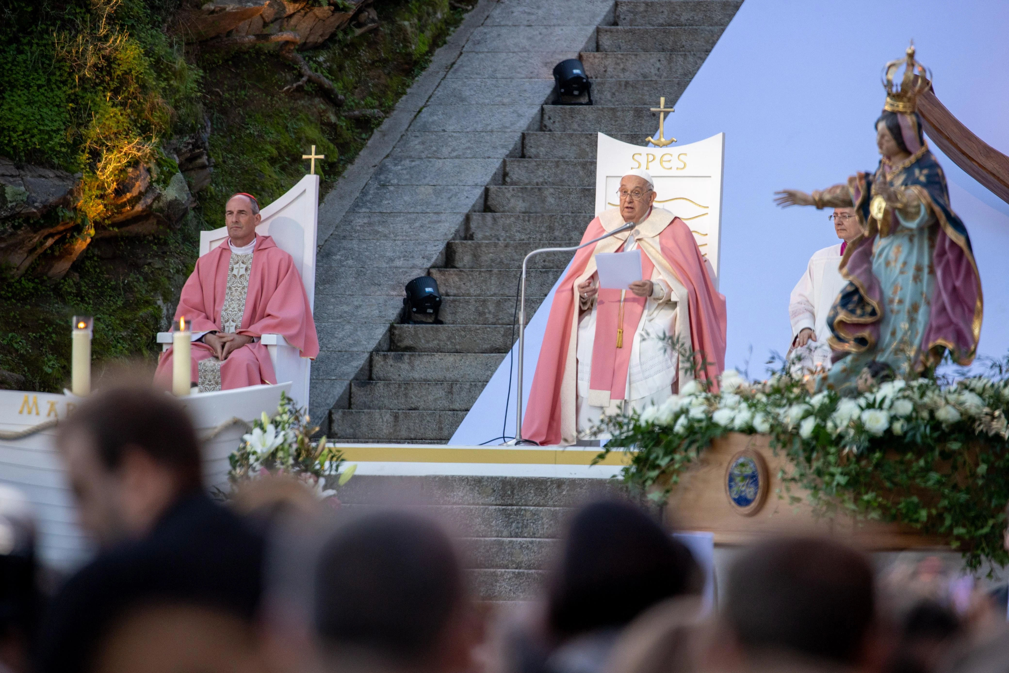 Pope Francis praises faith of Catholics in French Corsica