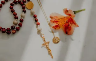 The St. John Paul II matching rosary and necklace bundle from Abundantly Yours. Credit: Courtesy of Abundantly Yours