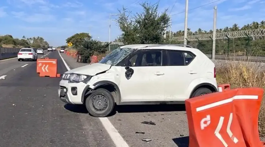 One car was damaged after an accident on a road in Mexico, witnessed by Father Salvador Nuño, who stopped to ask if the man in the car needed help. The man made a surprising request: “I want to confess.”?w=200&h=150