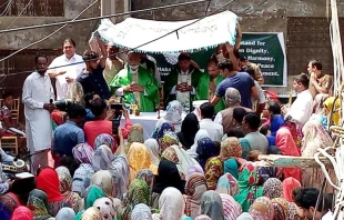 Just four days after a mob of Islamist extremists burned down a Christian community in the Pakistani city of Jaranwala, more than 700 Catholics gathered to celebrate Mass outside the decimated St. Paul Catholic Church on Aug. 20, 2023. Credit: Aid to the Church in Need International