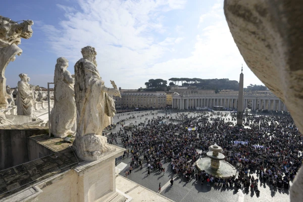 Pilgrims gathered in St. Peter's Square for Pope Francis' Angelus address on Nov. 10, 2024. Credit: Vatican Media