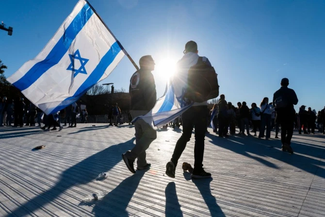 Demonstrators in support of Israel gather to denounce antisemitism