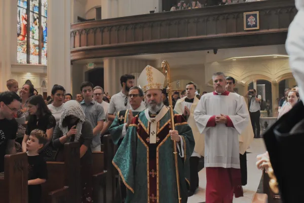 Nadbiskup Samuel Aquila započinje misu u katedrali Bazilika Bezgrešnog začeća u Denveru 9. lipnja 2024. Zasluge: Kate Quiñones/CNA