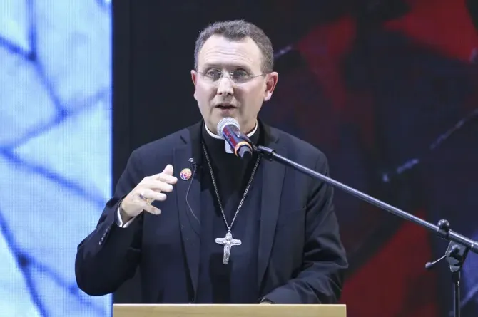 Cozzens emphasizes ‘transfiguration of world’ at Eucharistic Congress