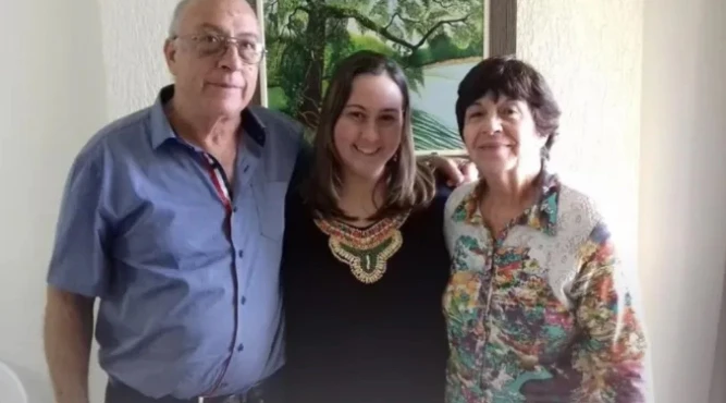 María Auxiliadora Vaz de Arruda, known as Doña Dora (right), was the coordinator of the extraordinary ministers of holy Communion at her parish. Her husband, José Cloves Arruda (left), also served as an extraordinary minister of the Eucharist. They are pictured here with their daughter Priscilla.?w=200&h=150